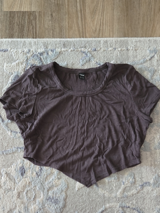 SHEIN Tops - SHEIN Grey Ribbed Pointed-Hem Short Sleeve Crop Top